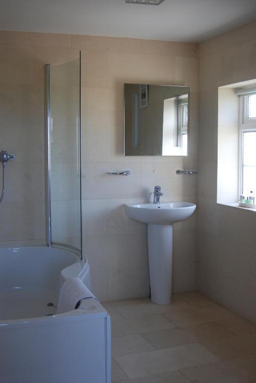 Ty Dderw Country Inn Моелфр Номер фото